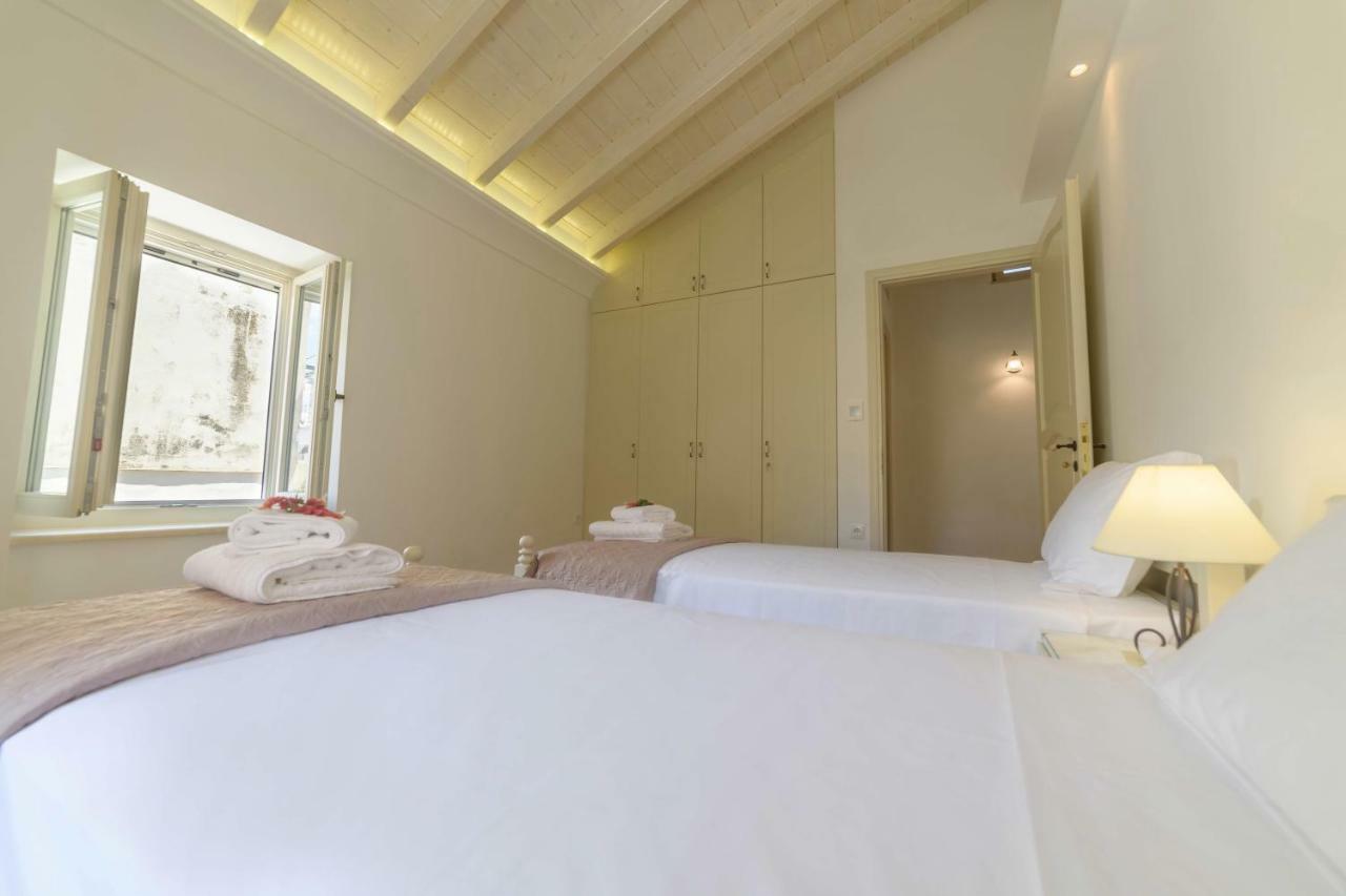 Pithari House * Corfu (city)